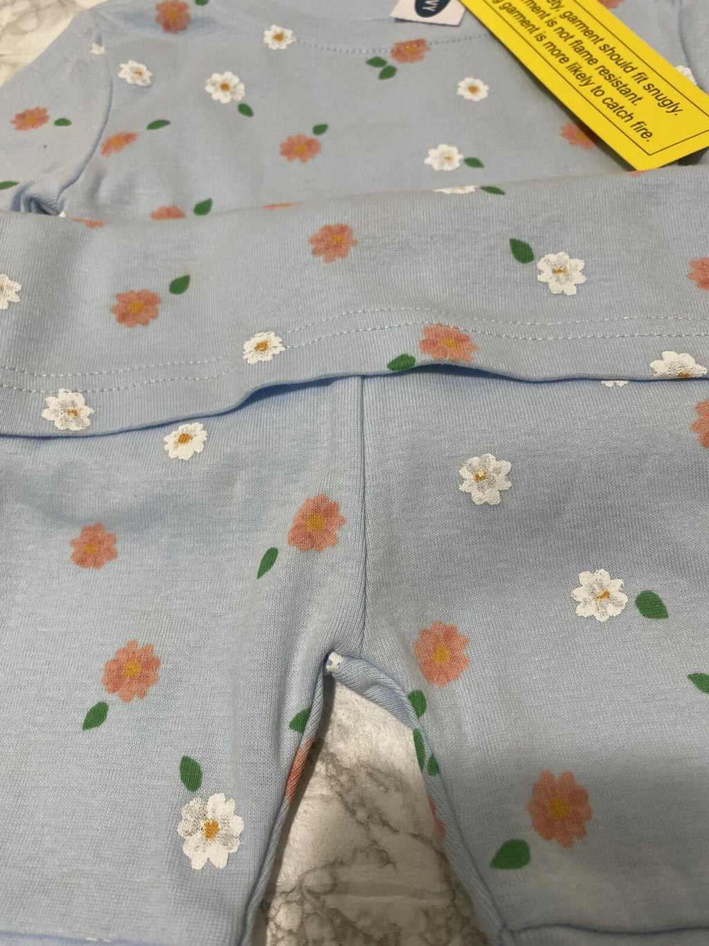 OLD NAVY TODDLER GIRL DAISY PRINT PAJAMA SET. NEW WITH TAG.